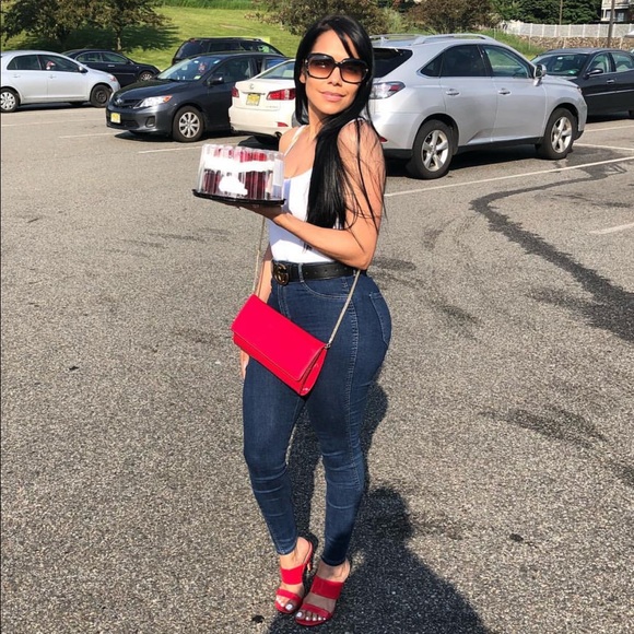 🖤 ABOUT ME 🖤 - Picture 3 of 5